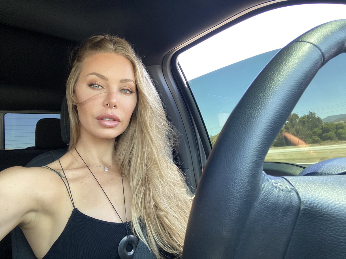 XNicoleAnistonX's tweet photo. I want to fall in love. 💜 https://t.co/xli2qFgWay