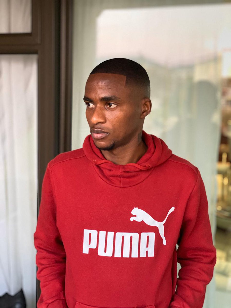sleekdime's tweet photo. ๐Quarantine fade๐ท๐#ionlyusewahl #bumpatrol #fadegame #laduma #Gorgeousbarber #sleekdime #haircut #PUMA #psl #NedbankCup #staysafe #ZimbweanLivesMatter https://t.co/ntba3IZTUk