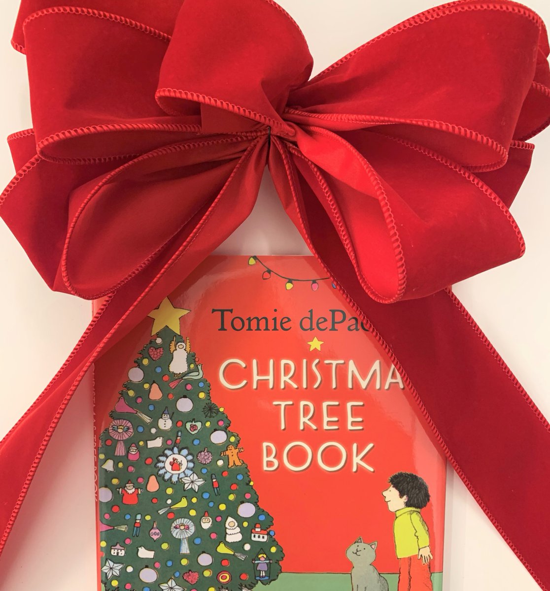 HolidayHouseBks's tweet photo. Tomie dePaola Appreciation post 💙

#picturebooks https://t.co/RMIGZ55Re6