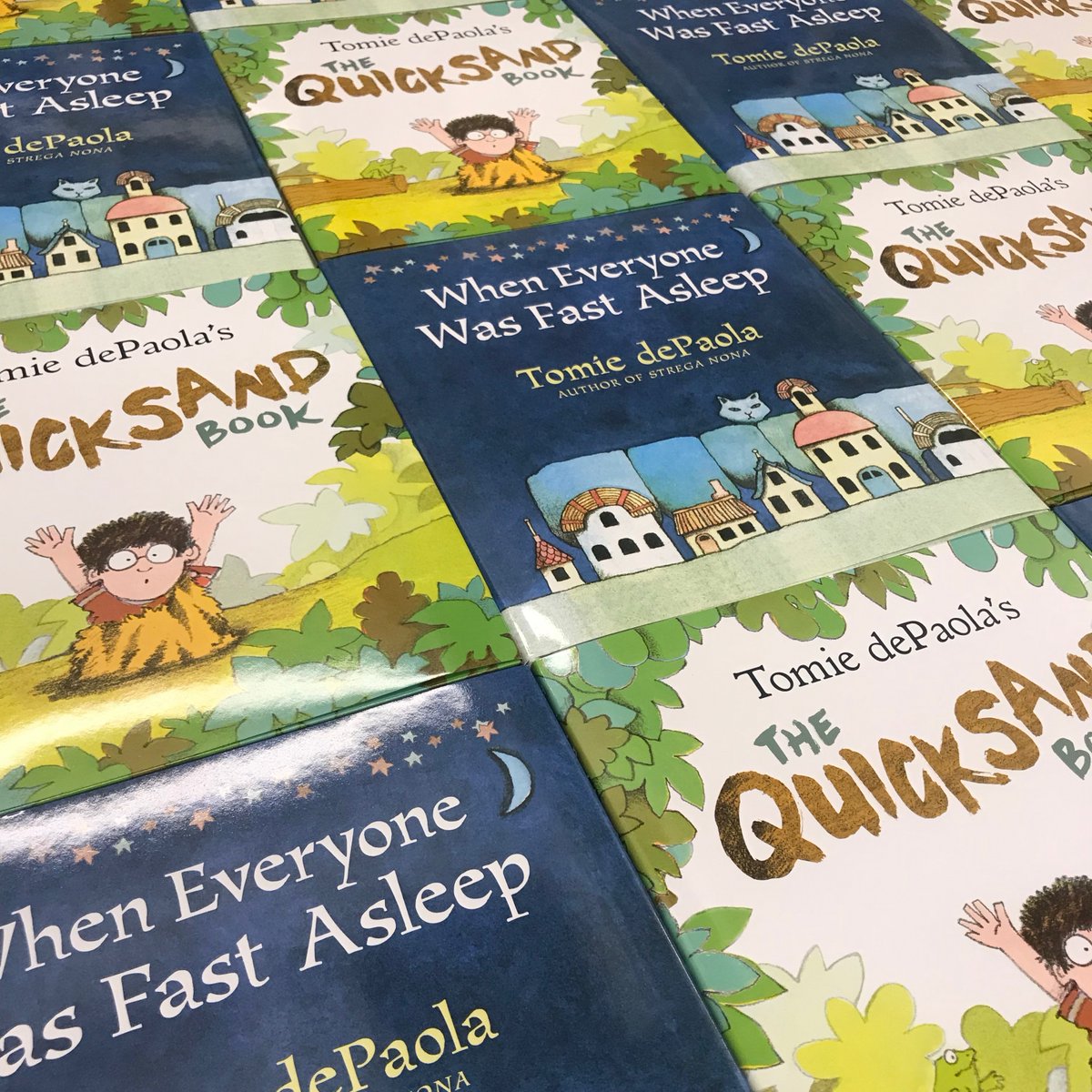 HolidayHouseBks's tweet photo. Tomie dePaola Appreciation post 💙

#picturebooks https://t.co/RMIGZ55Re6