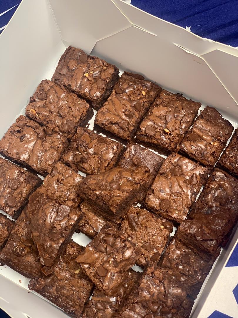 Baked___ng's tweet photo. Our Medium and Large Size Brownies🥰🥵
So Yummmyy
Frame 1: 4,000 naira
Frame 2: 8,000naira
Please RT my customers are on your TL 🙏🏾

#bakedbrownies #kushbrownies #browniesinlagos #brownieslover #browniebites #BBNaija #lockdown https://t.co/RRZMdx0H6P