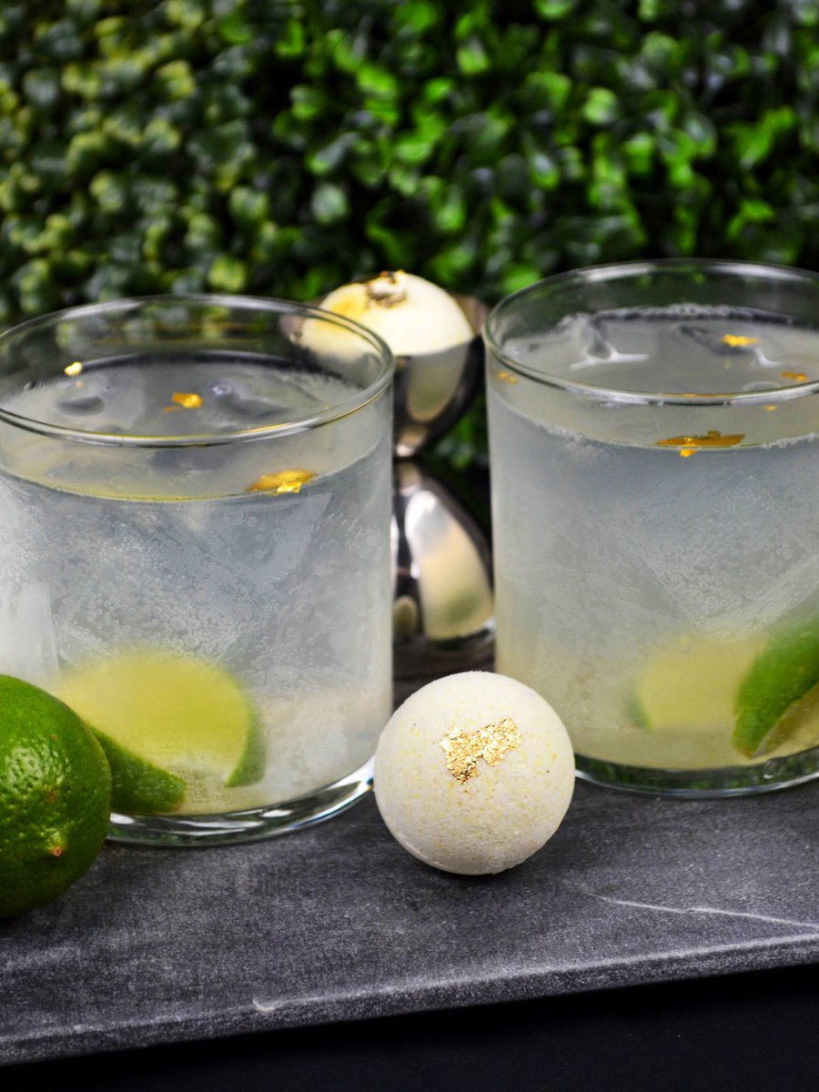 AlanSemsar's tweet photo. Cincoro Margarita with gold leaf 🍃 all included with MyDrinkBomb  🥃  #toastyourteam great tequila by  #MichaelJordan @JeanieBuss Wes Edens #EmiliaFazzalari Wyc Grousbeck  #CincoroTequila @esteep @CincoroTequila 🏀 my team @Lakers https://t.co/xDFXd1koSY