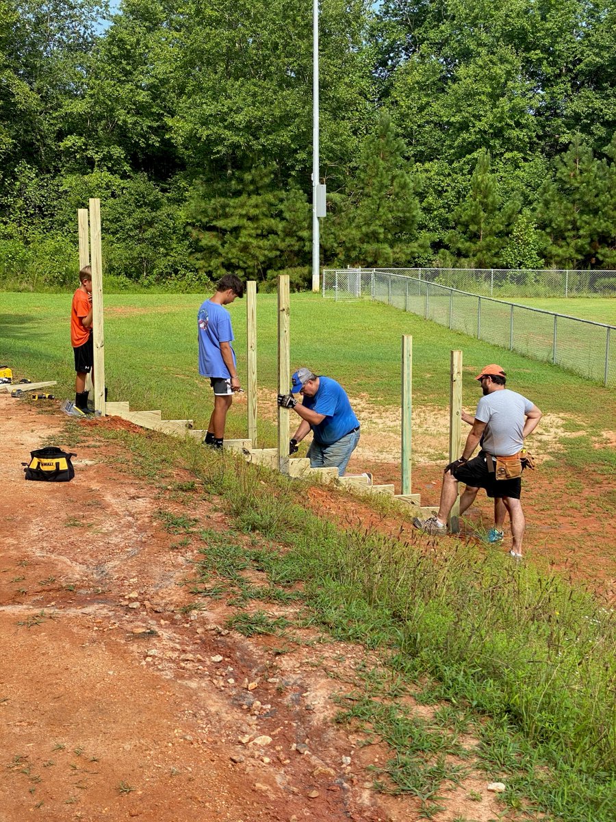 _faithnc's tweet photo. Look at the teamwork at the Youngsville Baseball Fields to get these stairs built! Great work and thank you for serving our community! #GoServeWeek #KnowGrowServeGo https://t.co/VLbmfYWz7o