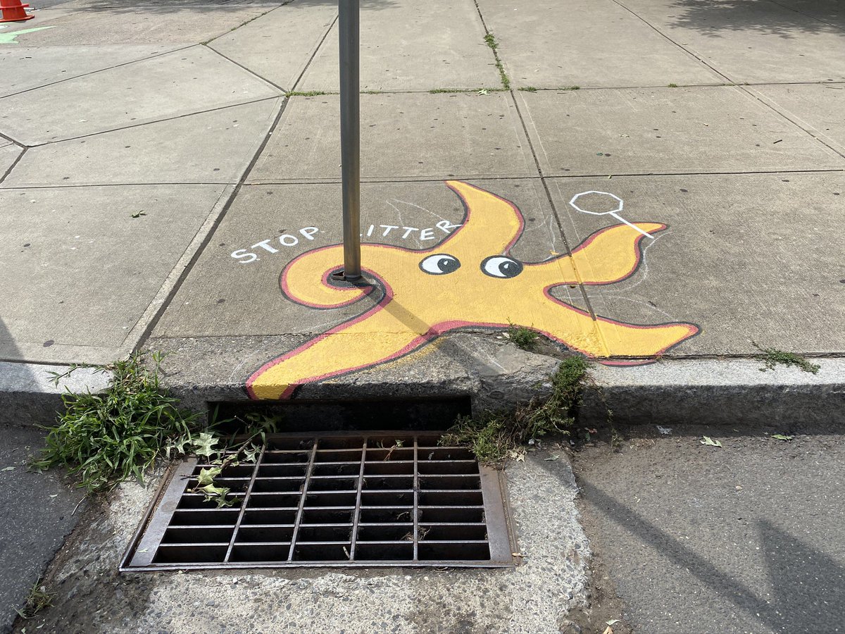 lof_art's tweet image. Painting Storm drains on Grand!