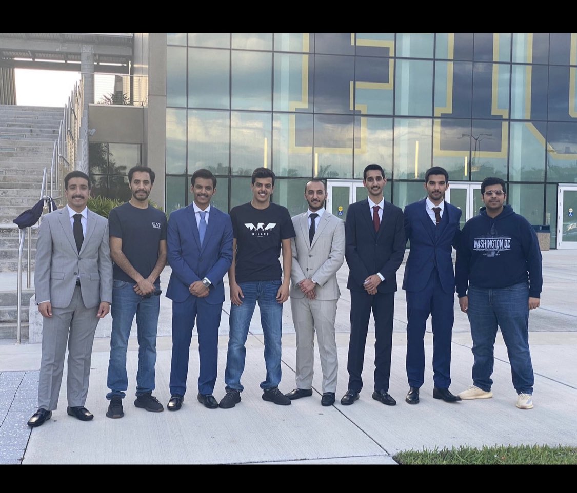 الحمدلله الذي بنعمته تتم الصالحات
ما انتهى درب ، ولاخُتم جهد 
ولا تمّ سعي إلا بفضلك يارب 
فالحمدلله قولاً وفعلاً وشكراً ورضا ..
تم بحمدالله تخريجي من جامعة : 
Florida International University 
وحصولي على درجة البكالوريوس
 تخصص هندسة كهربائية  
سائلاً المولى التوفيق لي ولكم 🎓🙏🏻