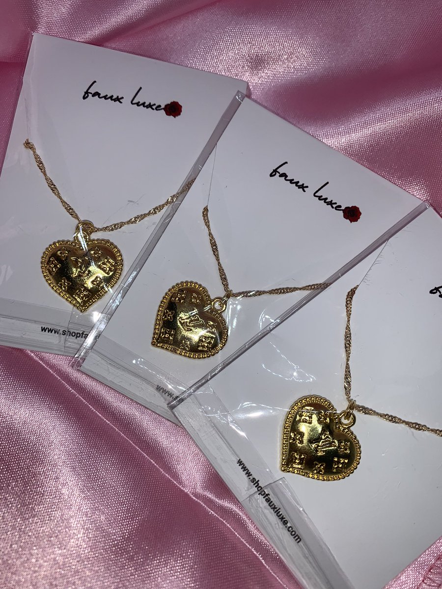 ShopFauxLuxe's tweet photo. New Necklaces Have Dropped On Our Site Babes 🥰 Don’t Miss Out On Grabbing Some Of Your Favorite Accessories 😍 https://t.co/UDSD5TWk9q