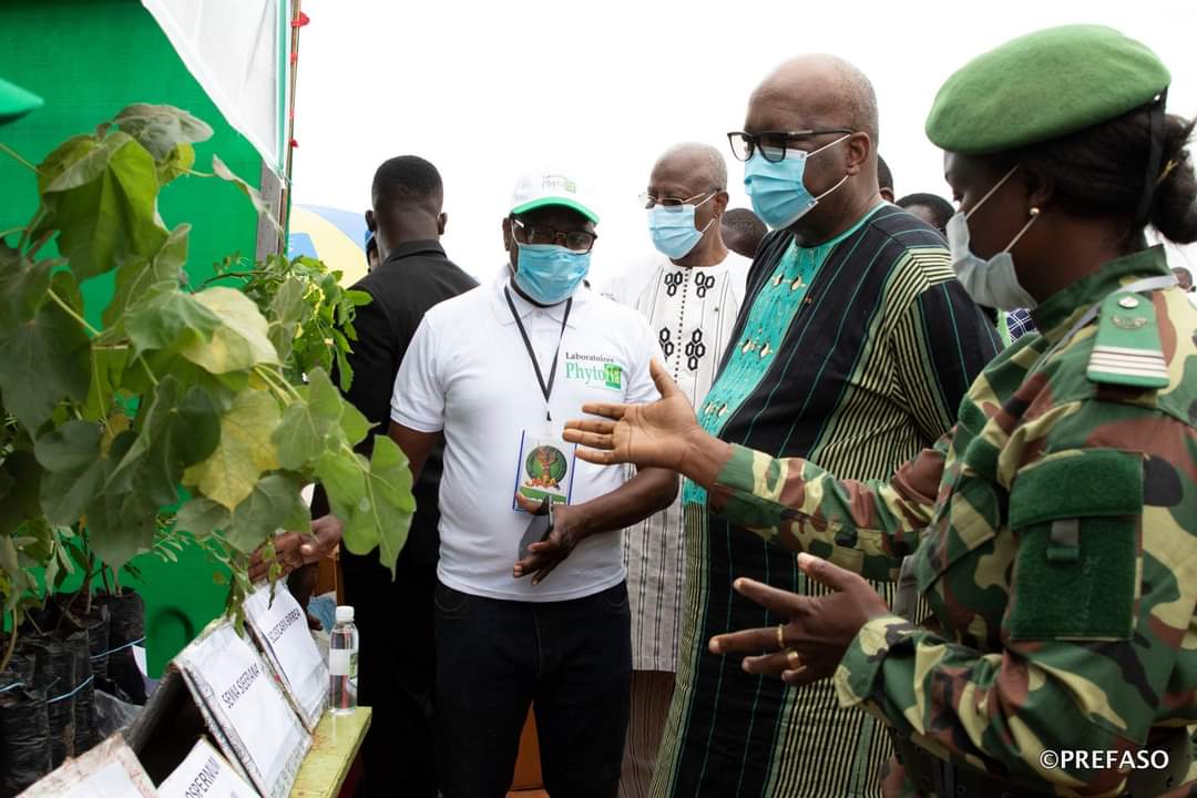rochkaborepf's tweet photo. J'ai présidé ce samedi la cérémonie de lancement de la 2e édition de la Journée nationale de l’Arbre.
Je félicite les acteurs  oeuvrant dans la préservation et la bonne gestion de l’environnement et renouvelle mon appel à planter des arbres au profit des générations futures. https://t.co/SBD1d1hN8o