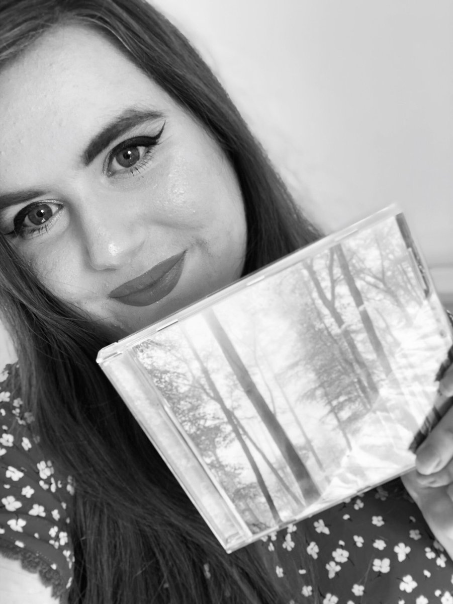 flickeringhere's tweet photo. “I had a marvellous time ruining everything” ✨🥺✨🌲

finally get to hold my favourite album 🥺✨ #folklore @taylorswift13 @taylornation13 https://t.co/8JqXCd9iEI