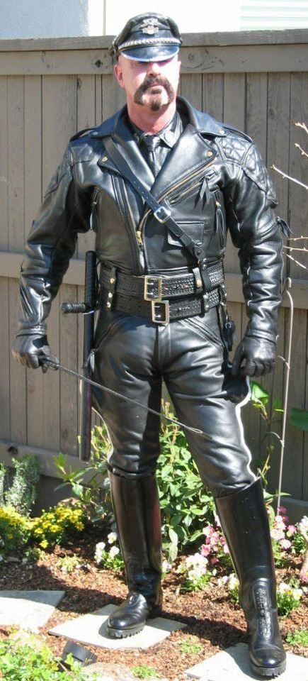 boy_flr's tweet photo. #gaymaster #leathermaster #leather #leathercigar #oldguard #leather #masterslave #hardcock #cock #cocksucker #bottomboy #gay #gaybdsm #gaybondage #gayleather #gayrubber #oldergaycock #needcock #slaveboy #gaygimp #gaybondage #leathergloves #leatherboots #strictmaster https://t.co/HdMGdSLUrX