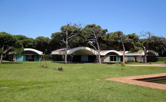 urbipedia's tweet photo. La Ricarda (1962) de Antonio Bonet construida en El Prat de Llobregat.  #architecture #architektur #architettura #arquitectura  #urbipedia #antoniobonet
. https://t.co/Pg3qH1YsA0 https://t.co/KbL2xcOYeX