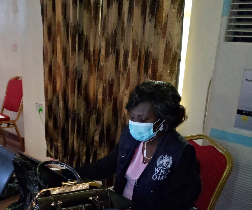 DrAlawale's tweet photo. I am Dr Alawale Oluwabukola. I accept the #WearAMask challenge. I commit to protect myself and others especially those vulnerable to #COVID19 @proactiveswz SWZ @WHONigeria @oyo_team https://t.co/vEMSgMjm8q
