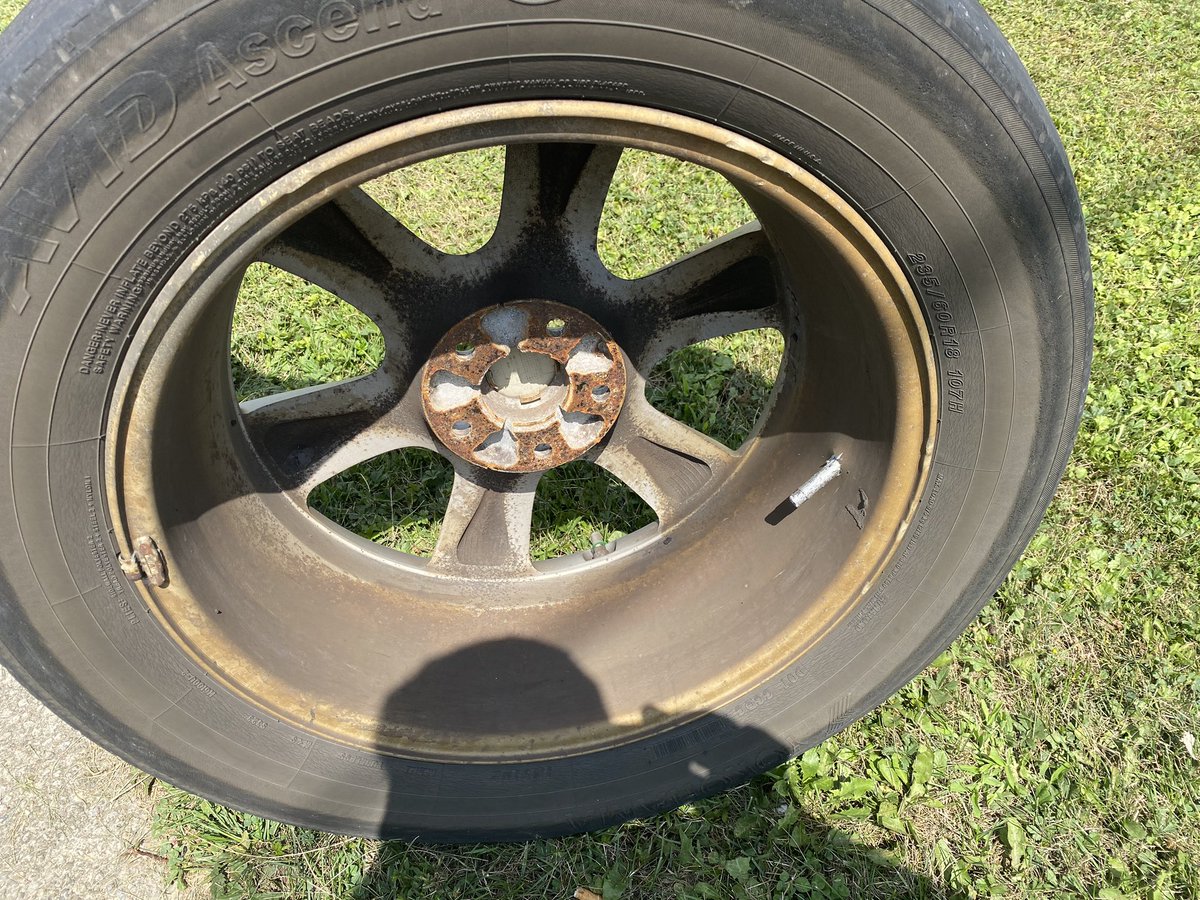 Davebluefields's tweet photo. What a way to spend a Saturday afternoon...changing a flat tire on the side of Transit Road after running over something! #saturdayvibes #flattire #flattiressuck #flattireproblems https://t.co/XK4CrcMCmq