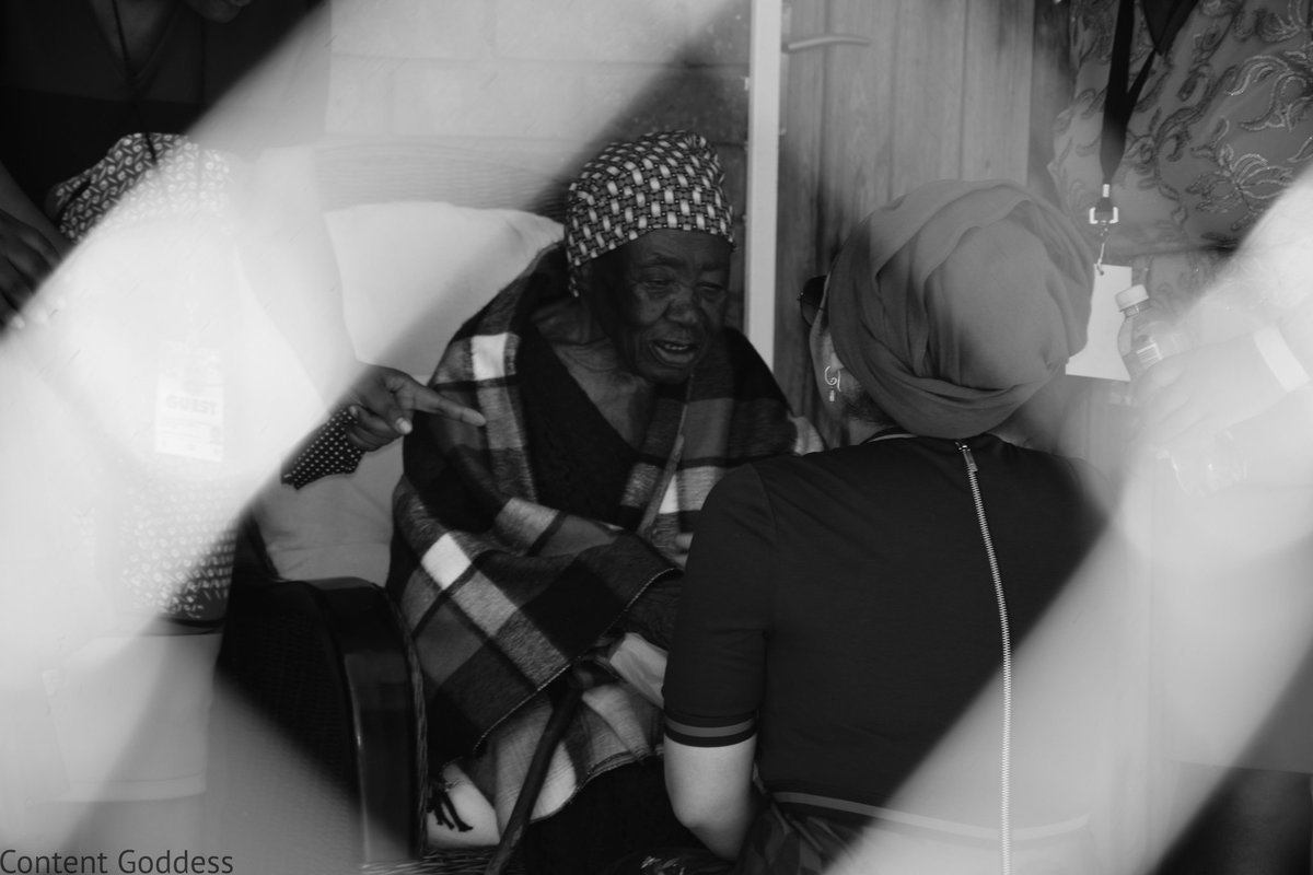 ValenciaSibiya's tweet photo. We come from Royalty #ContentGoddess #Photography #BlackRoyalty https://t.co/EtynqPLM8d