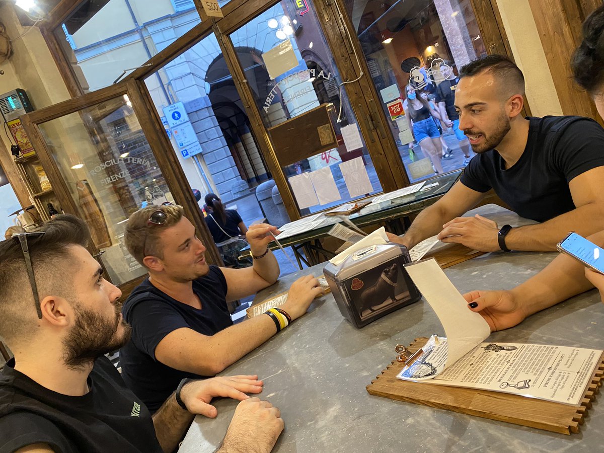 xManuu94's tweet photo. A Cena con i Pro del pro club 🤭🤍 https://t.co/wkQhnYGBzp