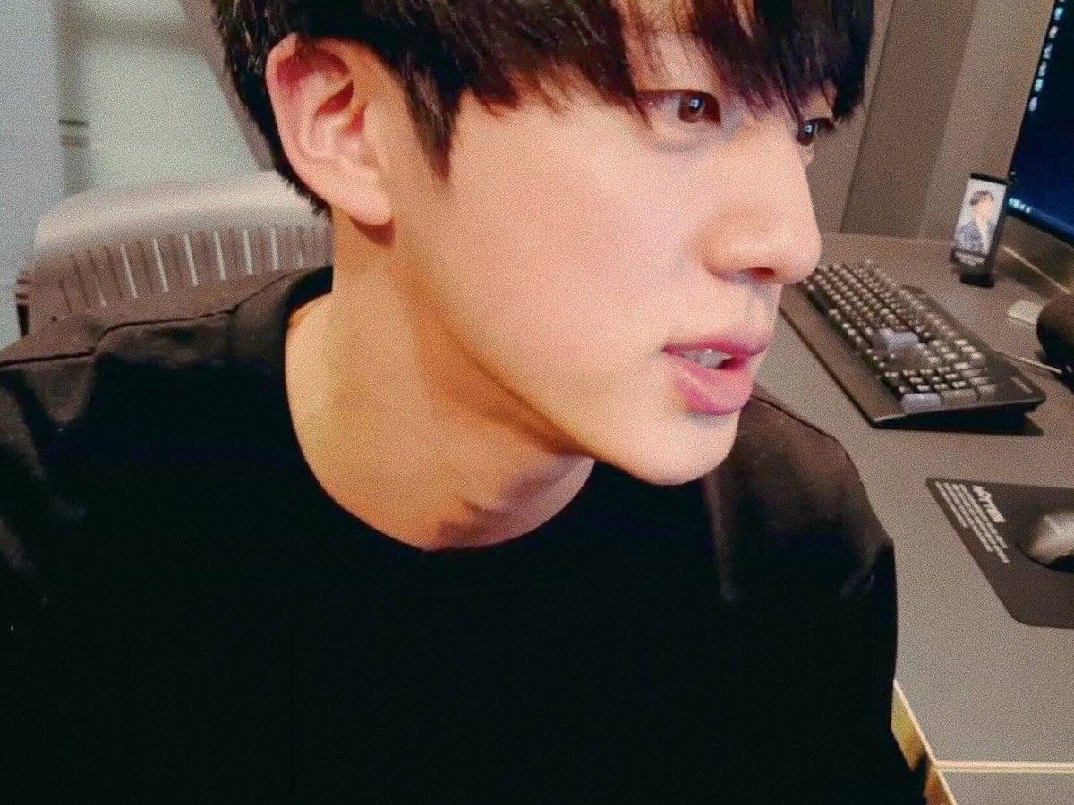 your camera roll if jin was your boyfriend — a thread