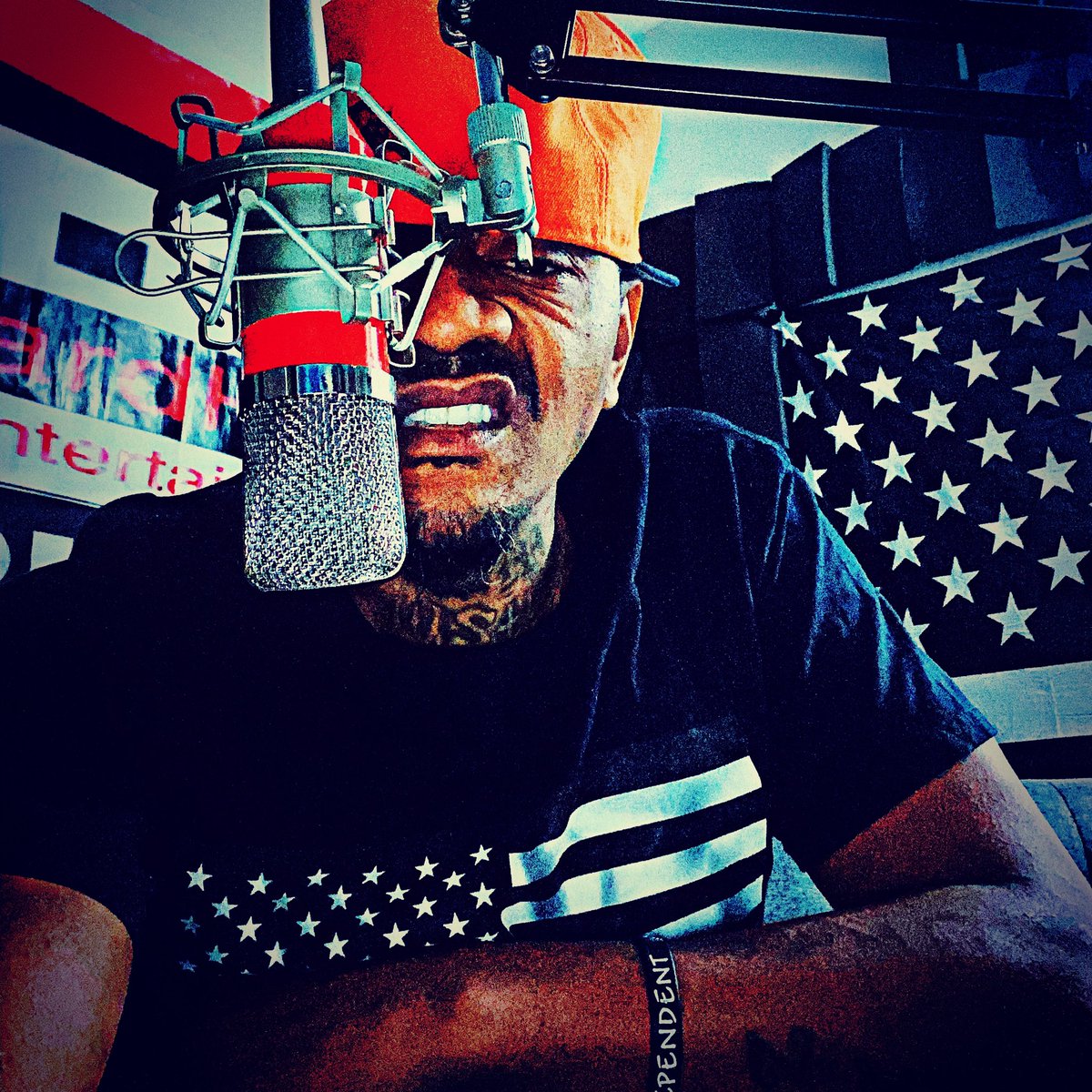 djescobarz's tweet photo. I prefer to earn it, It makes me appreciate it more. HOODS OF AMERICA 🇺🇸 RADIO Streaming 24/7 #1700radio📱📻🎙🎧network #aeomusicgroup #hardheadent #sanfrancisco #oakland #atlanta #neworleans #losangeles #sandiego #houston #florida #chicago #lasvegas  #newyork #HOODSOFAMERICA🇺🇸 https://t.co/n2vkf3S0li