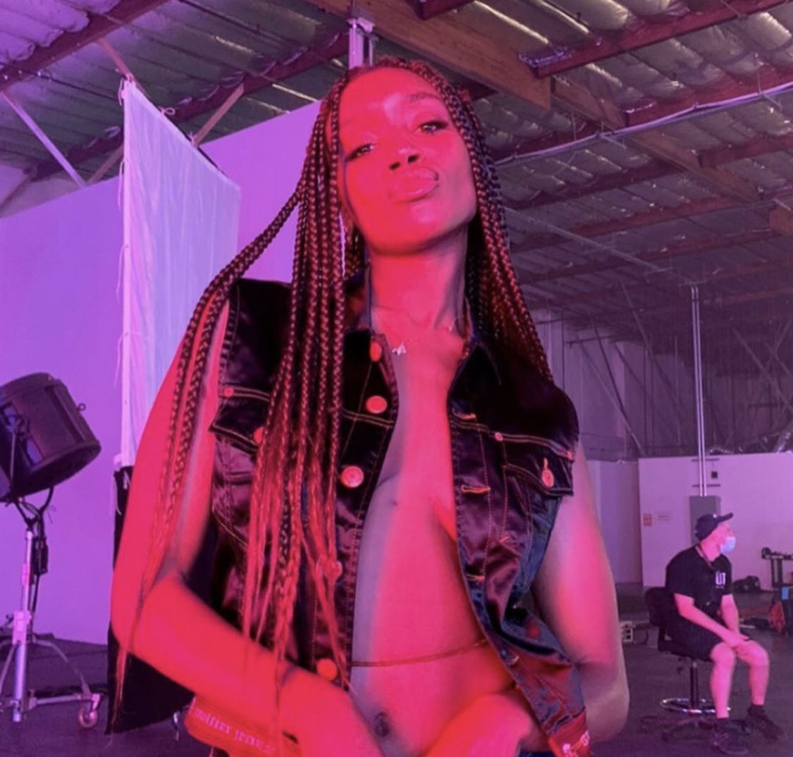 mybebeyrecords's tweet photo. On Set for “Marchin” video directed by @frankielatina &amp; troykirbycreative 

styled by @lewthemessiah, @lilchoosy, vancestudio &amp; faye ✨ https://t.co/Ed1BKRLIVA