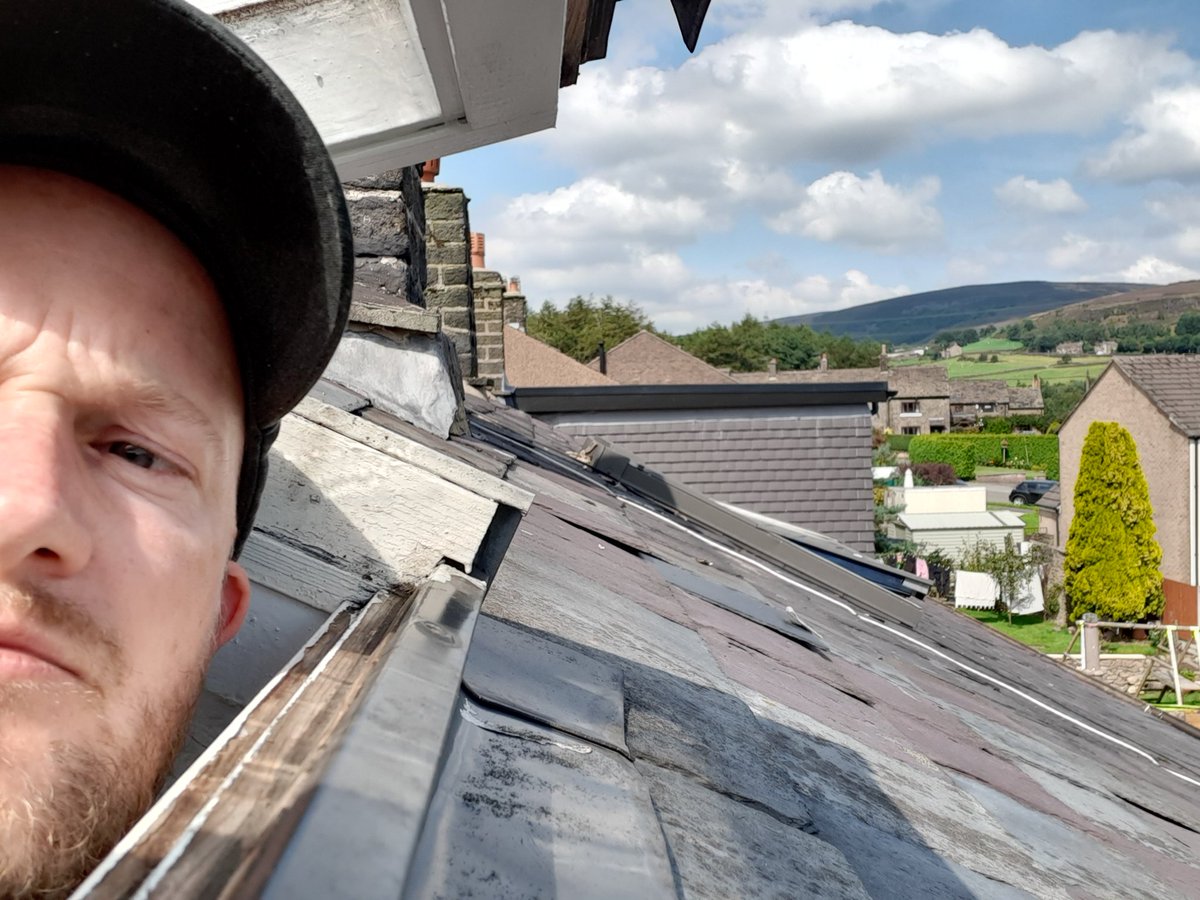 Bearded Vulture, 2 Red Kites, Marsh Harrier, Peregrine, 6 Common Buzzards, 4 Kestrels and 2 Sparrowhawks from the garden today on the edge of the  @peakdistrict and an Osprey I missed. Some thoughts for  #HenHarrierDay 1/Thread