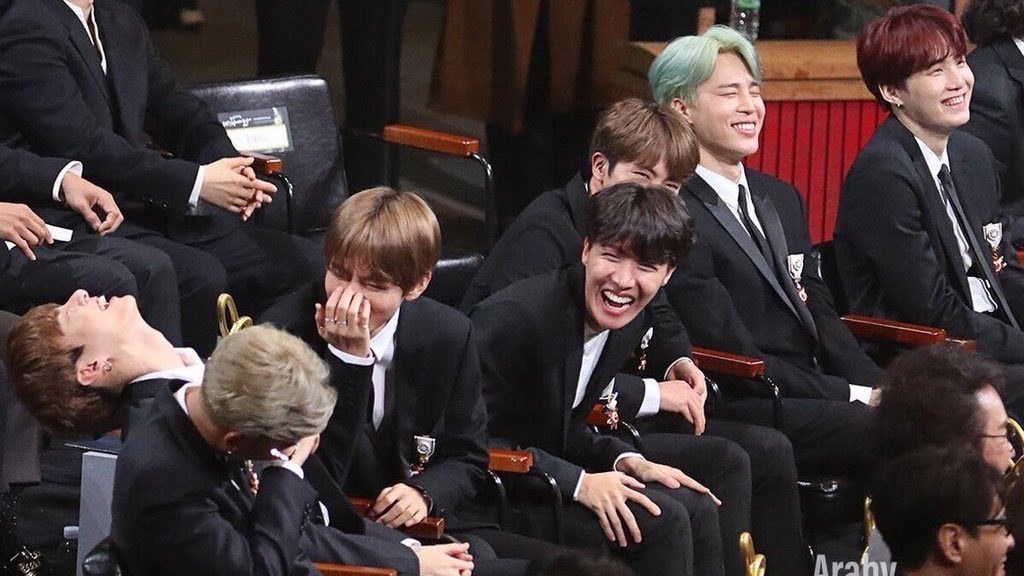 My favorite OT7 moments ; a beautiful thread and full of serotonin 