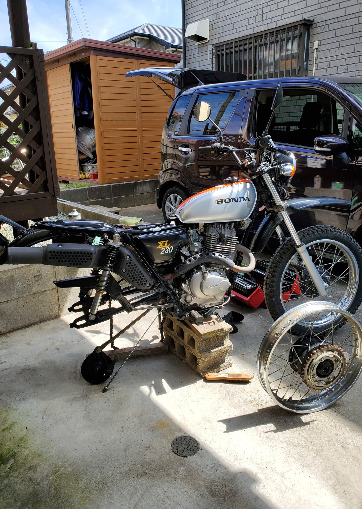Ken タイヤ前後 キャブohで一発始動 後はオイル交換とチェーンも替えたいな 6年放置 Xl230 T Co Iy0u6nm39j Twitter