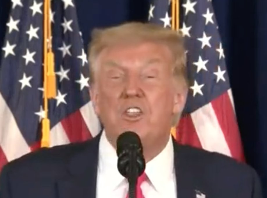 16/ A split-second later, with the second "Thank you", Trump displays another Disgust microexpression with another Tight Tongue Jut.