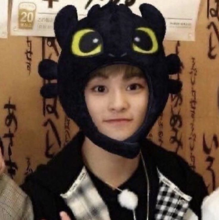 Overall rating:4  | out of 5 "ℎ𝑖𝑠 𝑓𝑒𝑒𝑡 𝑎𝑟𝑒 𝑘𝑖𝑛𝑑𝑎 𝑛𝑎𝑠𝑡𝑦 𝑛𝑔𝑙"