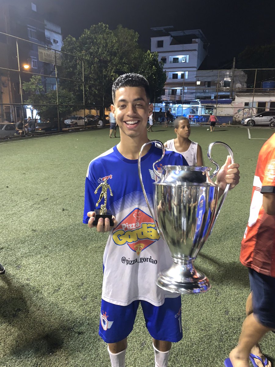 _Cg02's tweet photo. +1🏆🥇!!! Campeão e melhor jogador🤷🏽‍♂️🤷🏽‍♂️ @Rua4FC https://t.co/BhhT1UJuFE
