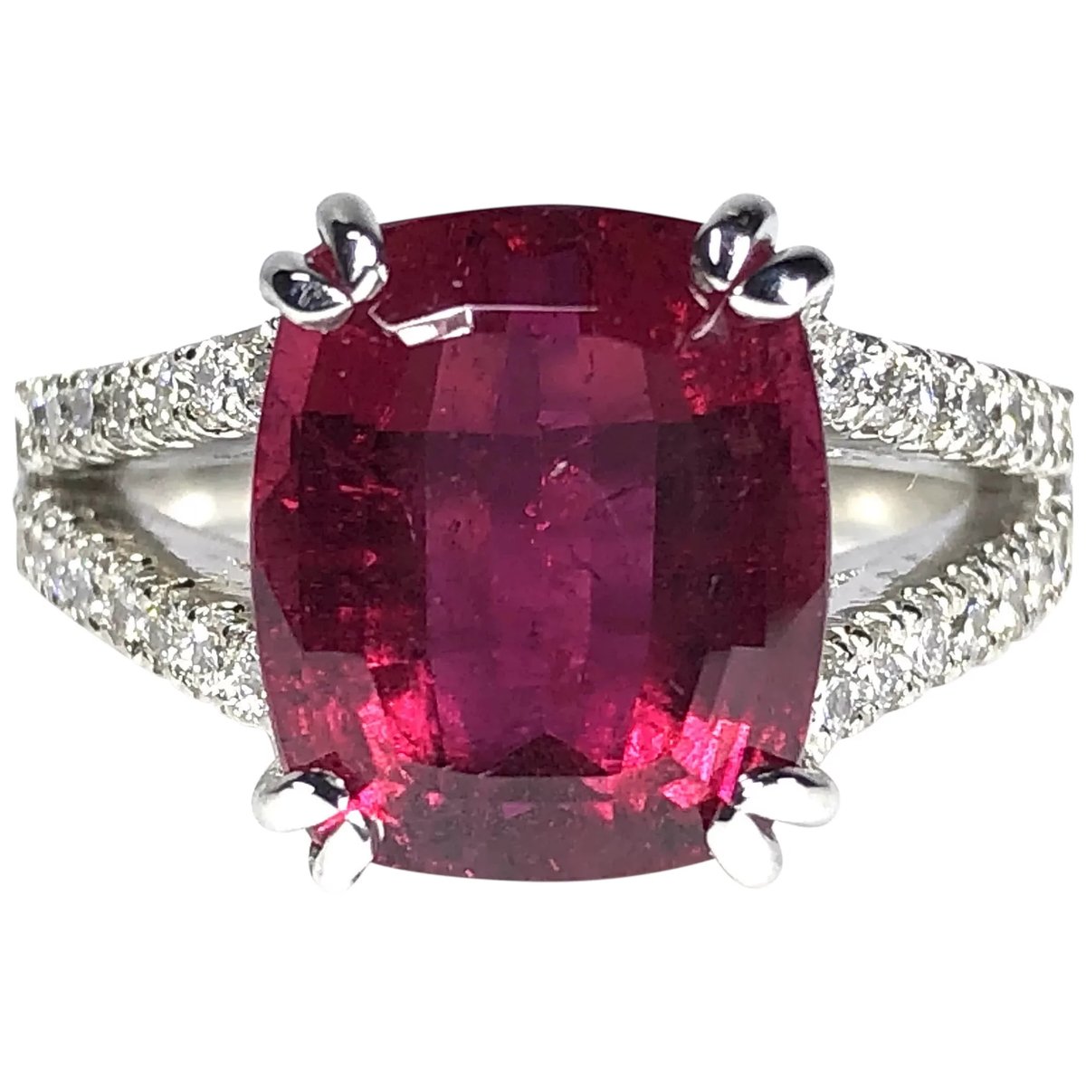 globalgemology's tweet photo. Now available!

• GIA certified 5.30 ct rubellite
• 0.41 ct total diamond weight
• Platinum split shank setting
• Brand new, custom-made

https://t.co/LSJrHUcfjX

#GlobalGemology
https://t.co/gzEUROZHjY

#jewelry #finejewelry #platinumring #giacertified #rubellite #tourmaline https://t.co/oy4SbPpSsg