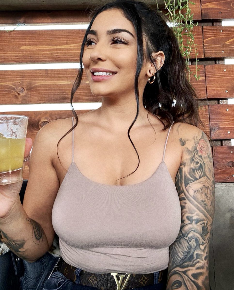 We're taking on the weekend drink in hand🍹 😎
.
📸:@palestinian_bb
#DevotedToTheCraft #UnionKitchenTap