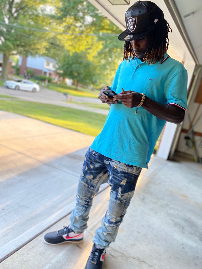 Cuntrycane6612's tweet photo. I lost my dad in my arms in April, I lost all focus of myself, I had to take some time off, each day is hard and stressful but I’m going to try and go 10x harder with prayer and push myself to get back on my music ... #LLL #RIPDad @Eldersnell430 #scardbythastreets #dastreetway https://t.co/ZCkwHgmLFX