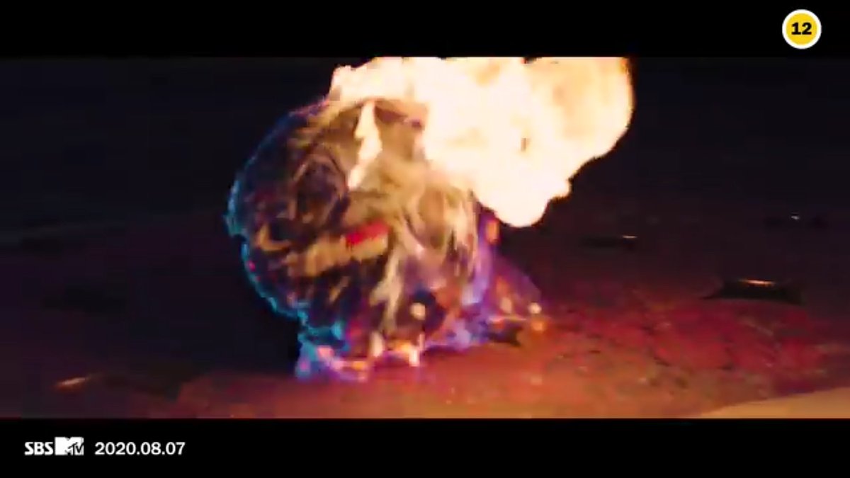 4. MVAda bola yang gelinding kebakar gtu, simpen dulu