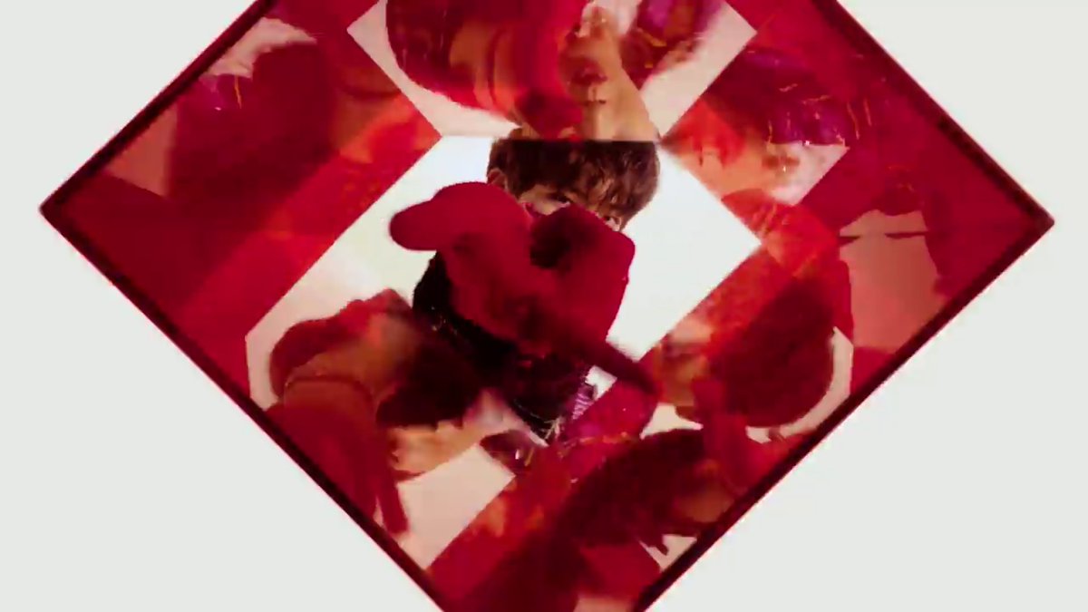 Trs kita liat junkyu didalem diamond dan berusaha ngulurin tanganAda apaan? Simpen dulu