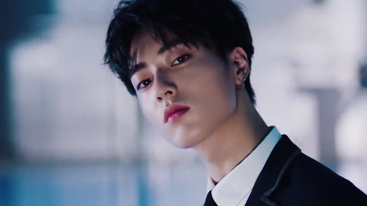 Trs ada haruto yang siap-siap lompat ke airDi teaser inget kan klo haruto itu ilmuwan gravitasiLoh kan haruto yang gravitasi, kenapa barang terbangnya di yedam? Simpen dulu