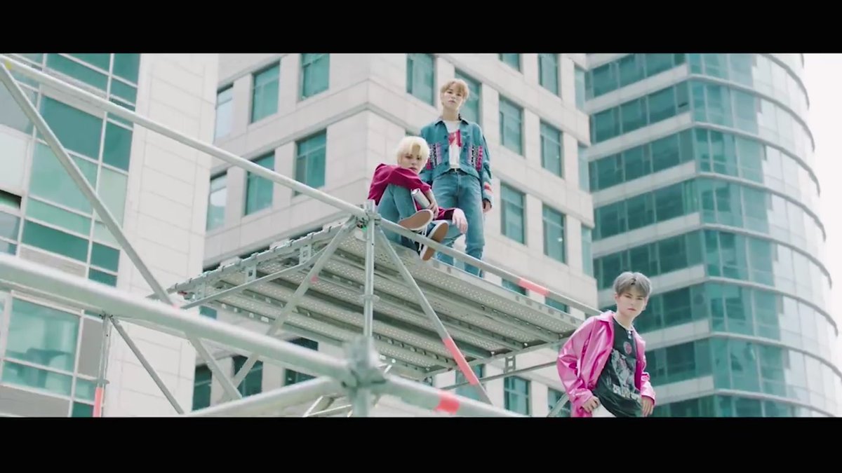 Nahh asahi, yoshi, jaehyuk punya latar yang sama yaitu gedungKenapa mereka bareng bareng gtu bertigaan? Karena mereka satu komplotan