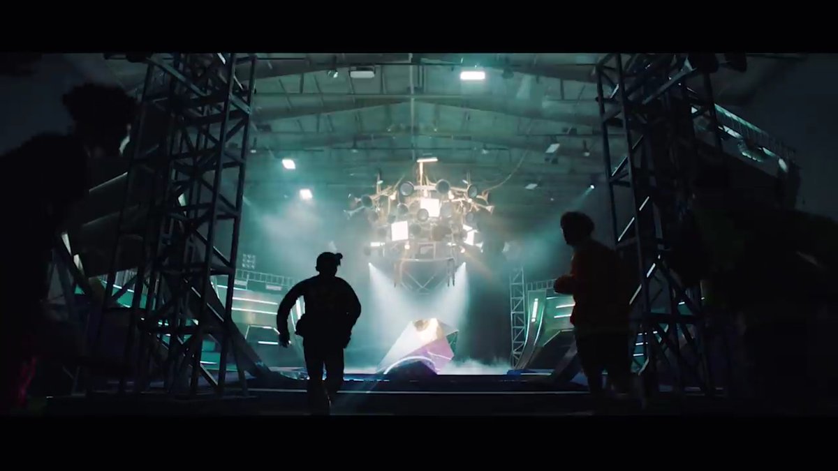 Okeh lanjut, disini treasure udh menyelesaikan project pertama mereka yaitu buat diamondDan diamondnya di taro di panggung untuk siap di gunakan