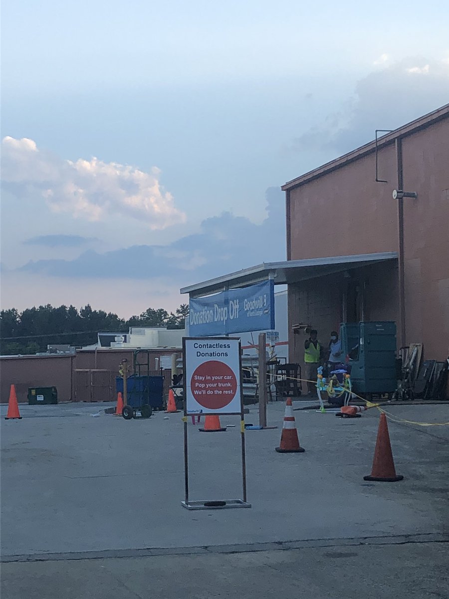 jackfusselljr's tweet photo. #goodwill I’m here at your Johns Creek location trying to make a donation. The attendant won’t help me and just keeps yelling at me. This is insane. https://t.co/lEdXAli6gJ