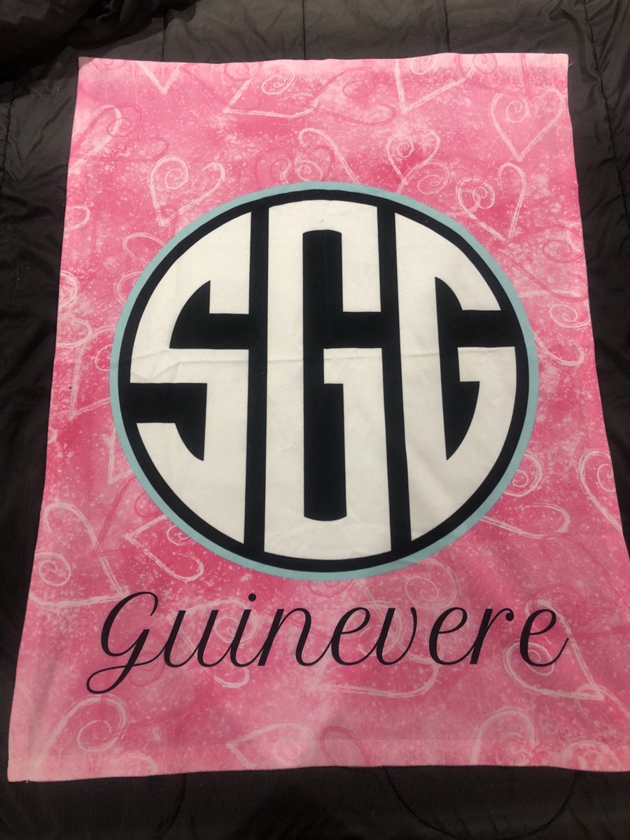 Ris3nG's tweet photo. Get you a team captain that is as amazing as @SGGRxsch!! This is amazing. @CFox_Designs &amp; myself are in love with our gift. Thank you so much for all the support from everyone @ShadowzGG https://t.co/IYT4E0Smpl