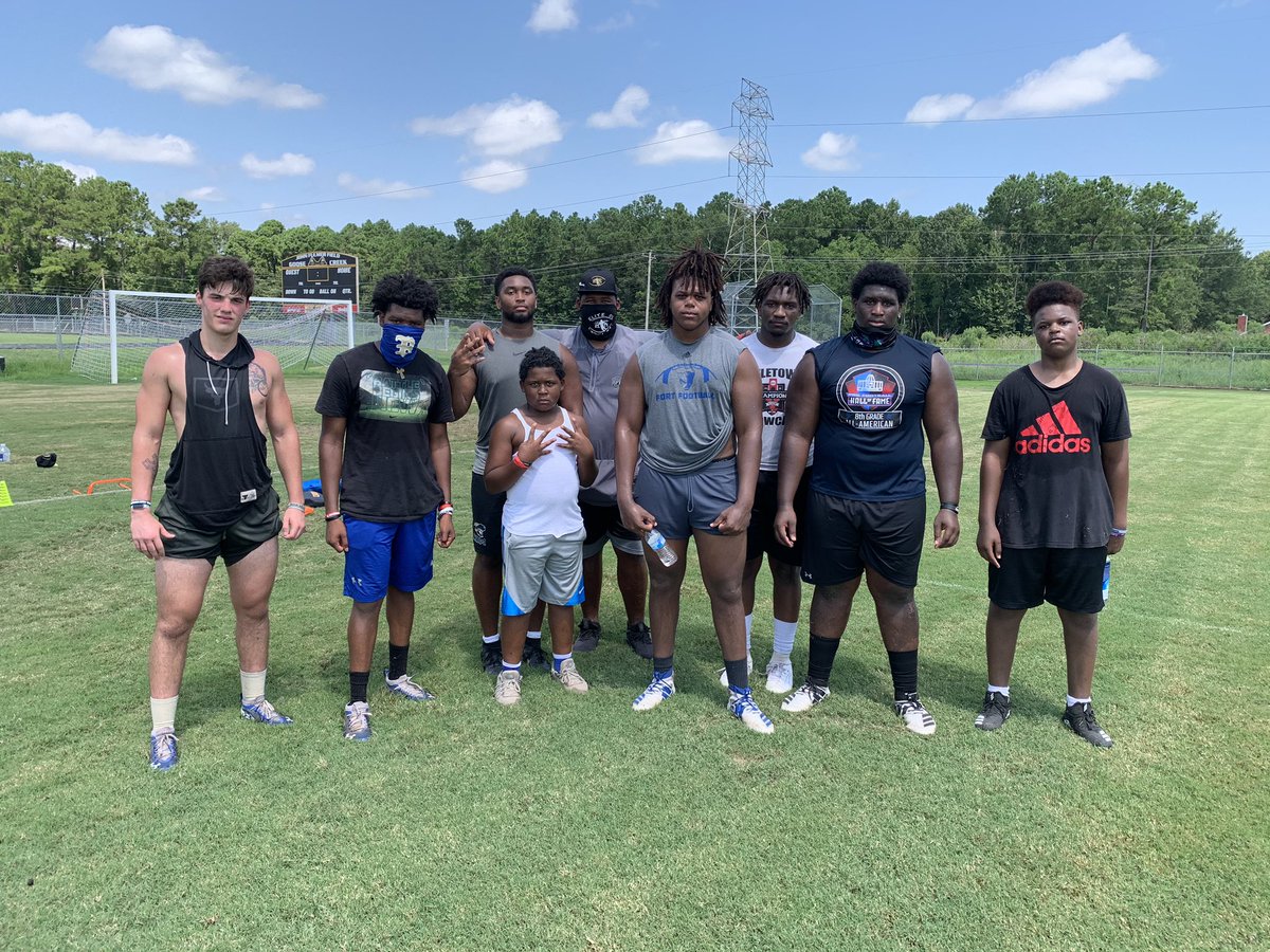 LcOutlaws7v7's tweet photo. These DB’s, DL’s, and WR’s got better today. Lowcountry got ballers too! #LCOUTLAWS #EPTFAMILY https://t.co/ifC9ZzXXum