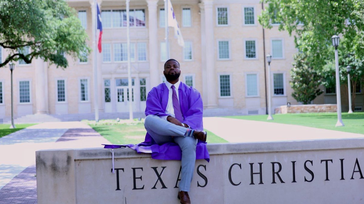 CoachBennieP's tweet photo. Help me say congrats to my nephew @jstew22_  for graduating from @tcu today.  I’m so proud of you Mane.  Love you. 🙏🏽 #blessed #youdidit #family #TCUGrad2020 https://t.co/aEy8TrtD83