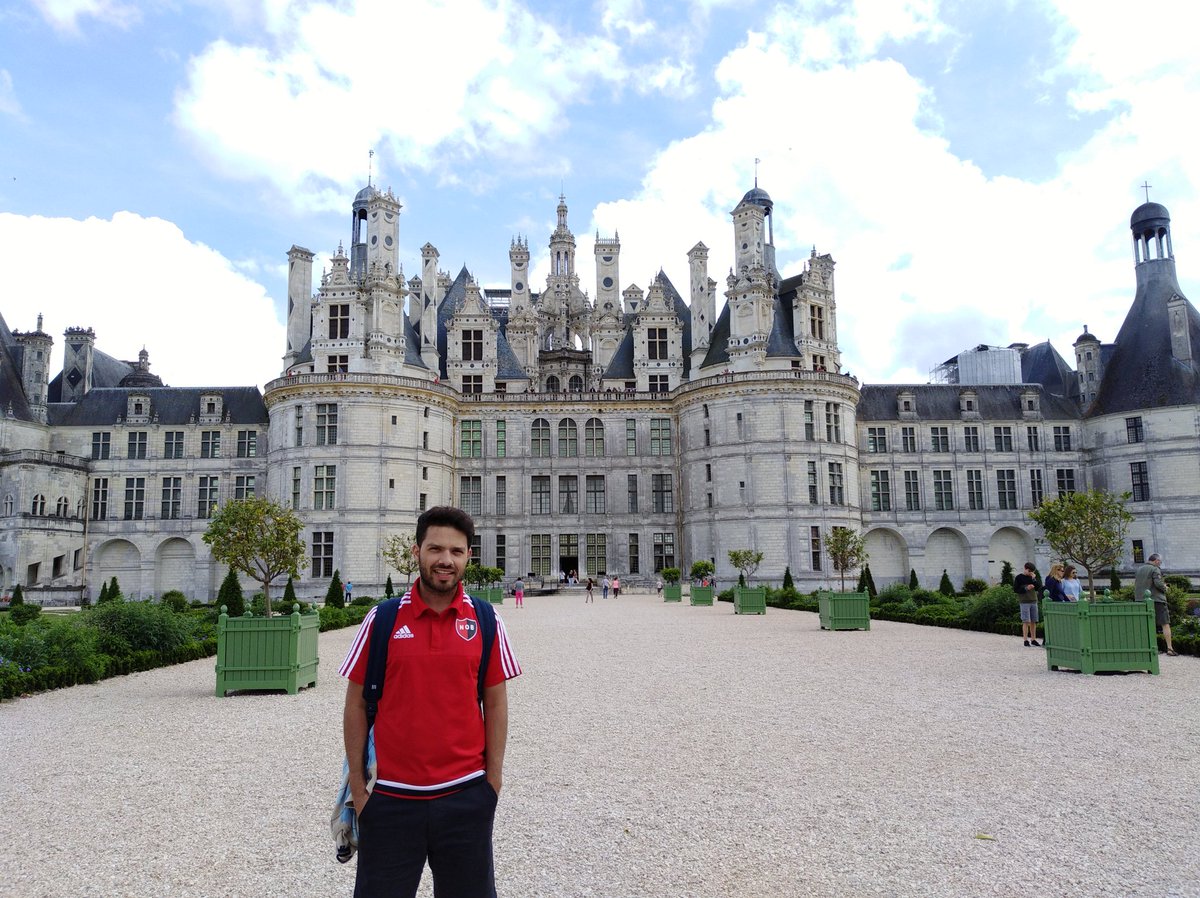 TenorioLepra's tweet photo. 🇫🇷 Castillo de Chambord - Valle de Loira - Francia. 

Se terminó de construir por Francisco I en 1539 y el diseño se atribuye a Leonardo Da Vinci. Es el 🏰 más grande de la región. Declarado patrimonio de la humanidad

#leprososporelmundo
#entodosladoslavasaver
@LucasBrstilo https://t.co/asYUFQjFb8
