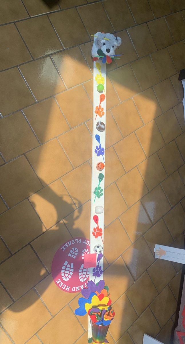 Back_Bulldogs's tweet photo. Staff members decorated fence pickets as a reminder for @Back_Bulldogs to stay at a safe distance. We also encouraged them to think about what they want to remember about this season of life and how they want others to remember them. We are #BackStrong! https://t.co/sy0a9PEXok