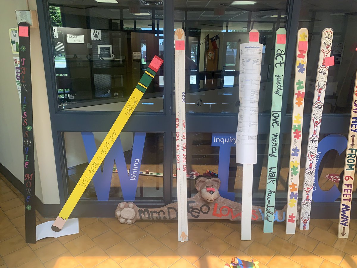 Back_Bulldogs's tweet photo. Staff members decorated fence pickets as a reminder for @Back_Bulldogs to stay at a safe distance. We also encouraged them to think about what they want to remember about this season of life and how they want others to remember them. We are #BackStrong! https://t.co/sy0a9PEXok