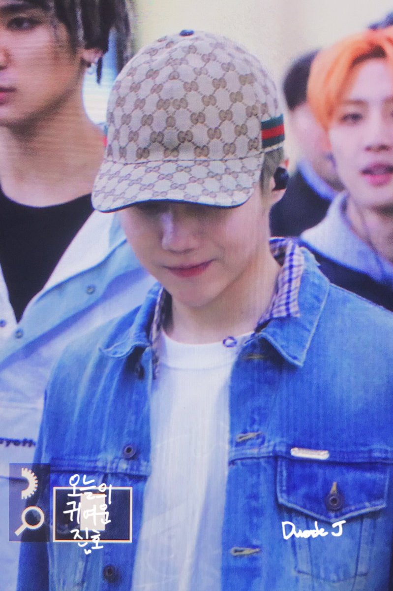 hourlyjinho's tweet photo. https://t.co/MOC7inWLwm