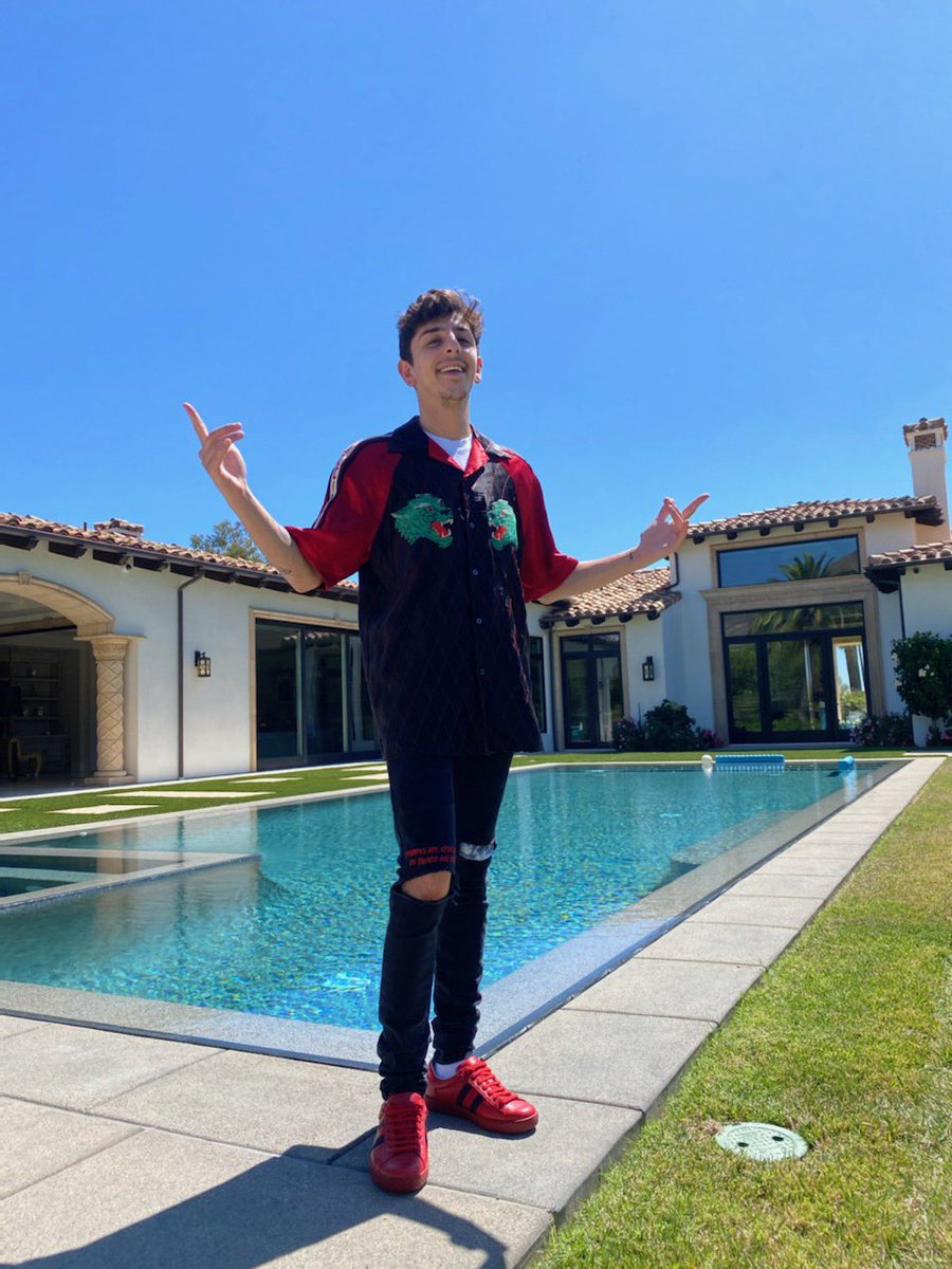 FaZeClan's tweet photo. New era https://t.co/qbIoWg6OlM