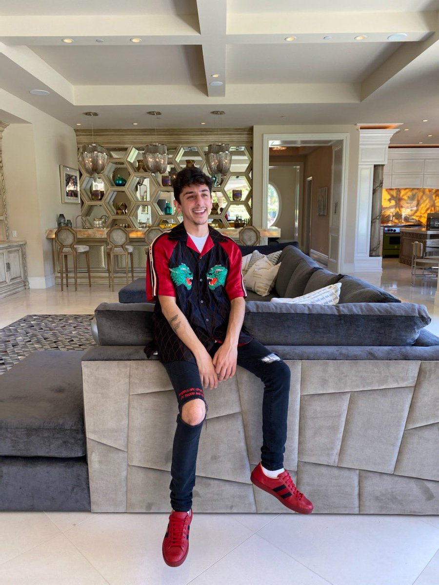 FaZeClan's tweet photo. New era https://t.co/qbIoWg6OlM