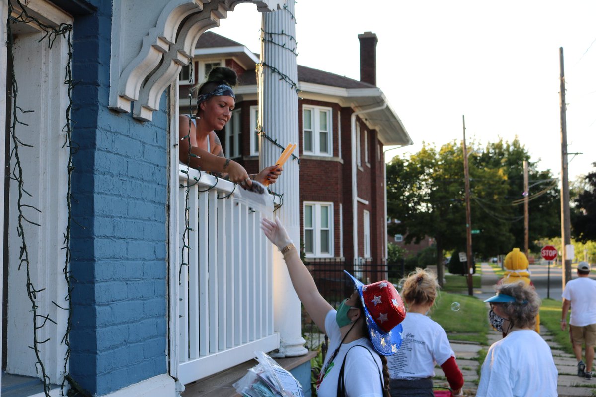Pat_Bywater's tweet photo. Volunteers with @OurWestBayfront, @UnitedWayErie, @GannonU and #FirstCovenantChurch held a #WestBayfront neighborhood parade Thursdsy evening to hand out health info, masks, census info, freezer pops and just brighten and lighten the atmosphere with music and a bubble machine. https://t.co/1ETwr1Vyet