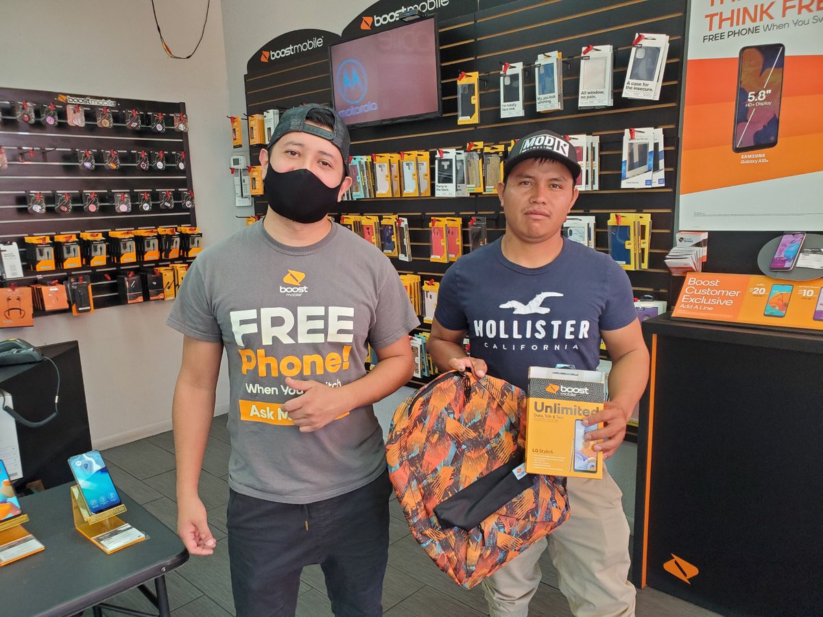 BoostSwat's tweet image. Awesome Back to School event in FT Myers with @khboostmobile! 
@JoseSERSM @JenniferGibbsLM @mschwager3 

#BoostCares #boostyoursavings #BoostNation