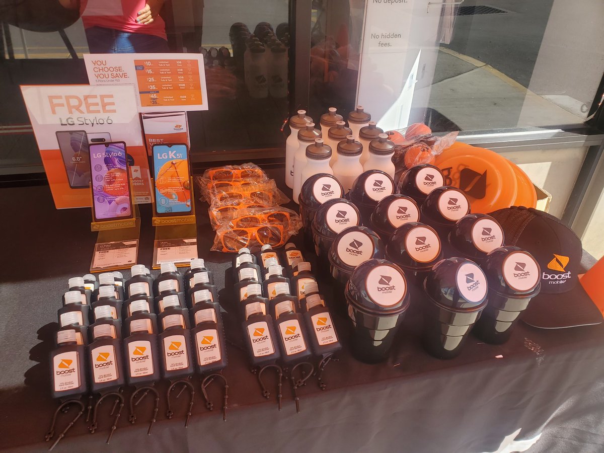 BoostSwat's tweet image. Awesome Back to School event in FT Myers with @khboostmobile! 
@JoseSERSM @JenniferGibbsLM @mschwager3 

#BoostCares #boostyoursavings #BoostNation