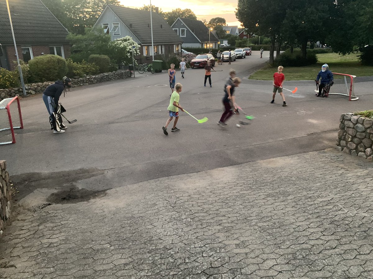 Niklasnorden's tweet photo. När 10-åringen lägger på sin mystory; match hos mig om 10min och det dyker upp 9pers direkt. Precis då vet jag varför Snapchat finns😊 https://t.co/vMibHafCk2