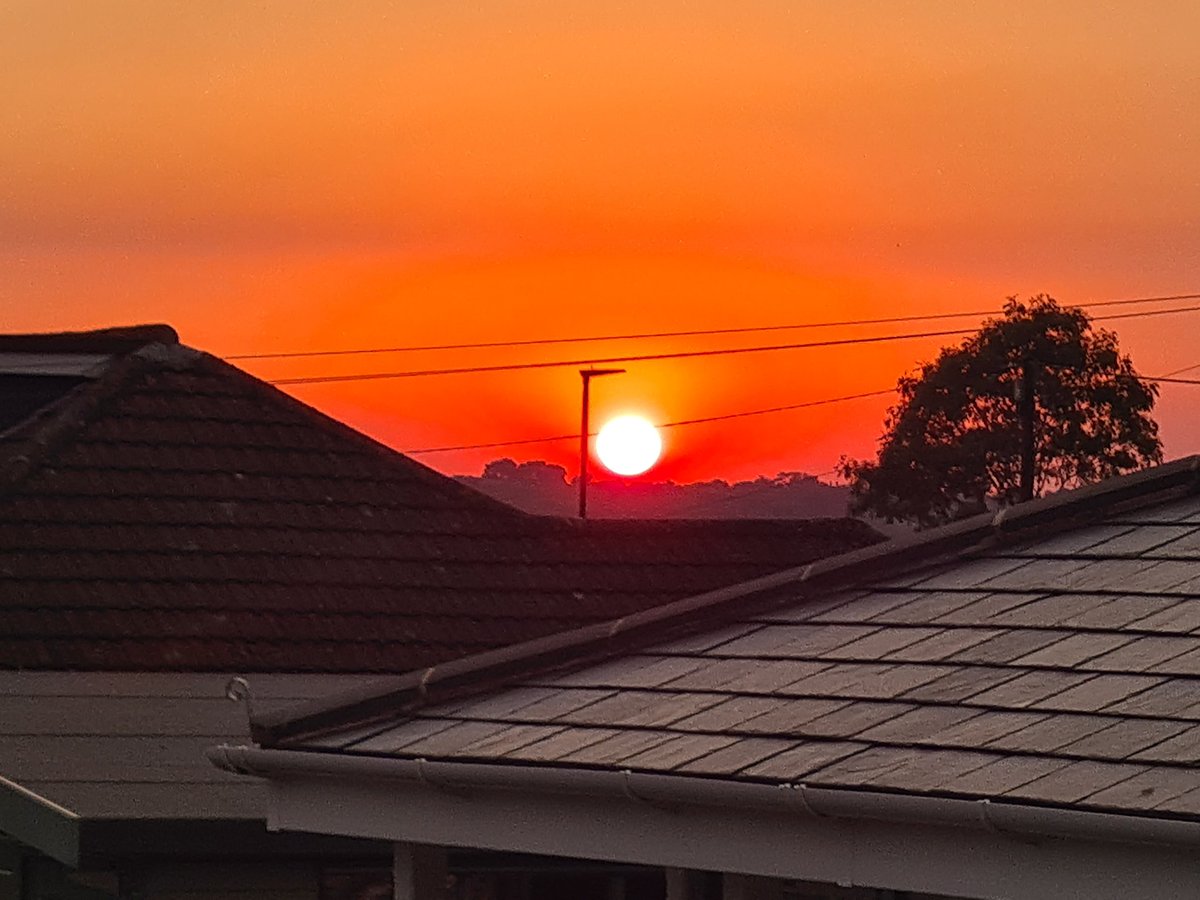 Mark_Whitworth's tweet photo. Beautiful sunset 🌇 on #isleofwight
#woottonbridge https://t.co/67XEfNDBcQ